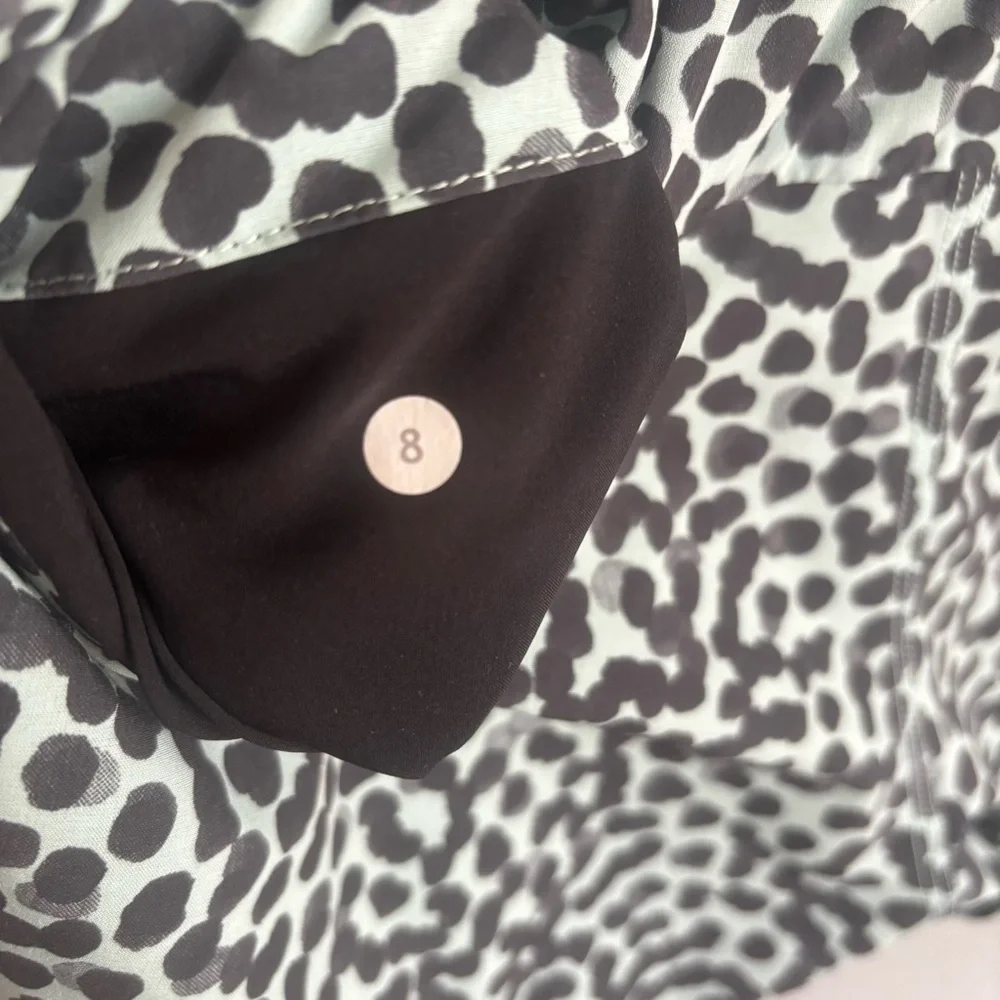 Lululemon Spring Break Away Shorts Ace Spot Blue Black 4-Way Stretch Size 8